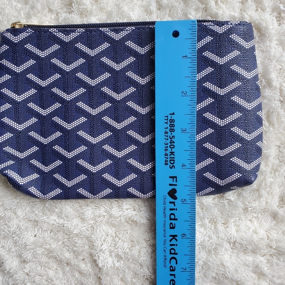 Patterned Wristlet - Picture 5 of 5